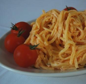 Spaghete cu sos de rosii 