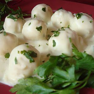 Perisoare de pui in sos bechamel