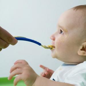 Ce gustari sunt potrivite in alimentatia bebelusilor?