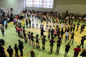 Peste 300 de persoane au sărit pe ghetele Kangoo Jumps pentru a susține copiii bolnavi de la Centrul Steluțelor