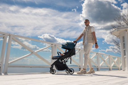 Cum previi supraîncălzirea copilului în cărucior vara